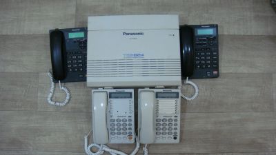 Лот: 16608895. Фото: 1. Panasonic KX-TES824, +4 телефонных... Проводные телефоны