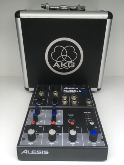 Лот: 17101172. Фото: 1. Микшер Alesis MultiMix4 USB. Микшеры, предусилители, микрофонные эффекты