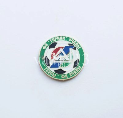 Лот: 11011040. Фото: 1. Футбол-значок ФК Горняк Учалы. Сувенирные