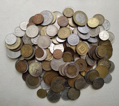 Лот: 20182826. Фото: 1. Иностранные монеты 190+ штук. Наборы монет