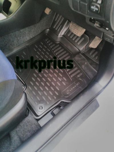 Лот: 10554138. Фото: 1. Коврики в салон Toyota Prius ZVW30... Чехлы, коврики, оплетки руля