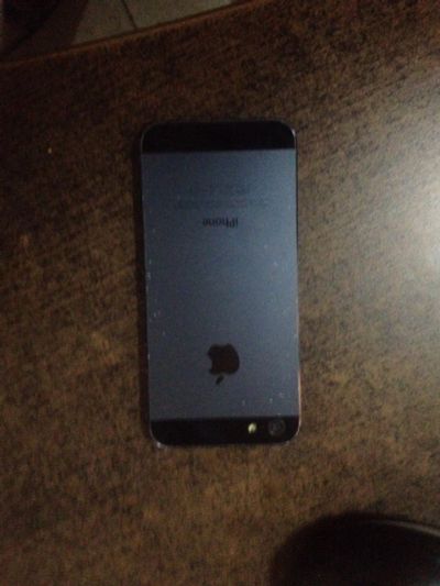 Лот: 8262497. Фото: 1. Продам Iphone 5 32g не включается. Кнопочные мобильные телефоны