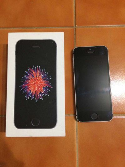Лот: 16137762. Фото: 1. Продам iPhone SE 128gb. Смартфоны