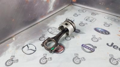 Лот: 23589401. Фото: 1. Поршень с шатуном Mazda Capella... Двигатель и элементы двигателя
