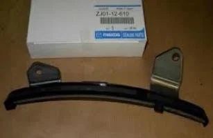 Лот: 11718088. Фото: 1. Направляющая цепи ГРМ Mazda ZJ01-12-610. Двигатель и элементы двигателя
