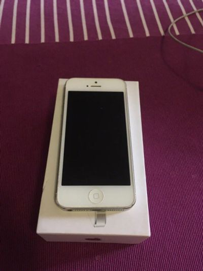 Лот: 10091453. Фото: 1. IPhone 5 16Gb white. Смартфоны