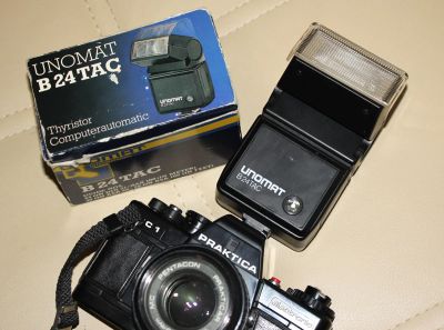 Лот: 6659562. Фото: 1. Фотовспышка Unomat B 24 TAC. Вспышки, осветители, рассеиватели