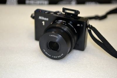 Лот: 17144921. Фото: 1. Nikon 1 J4 kit 10-30. Цифровые беззеркальные со сменной оптикой