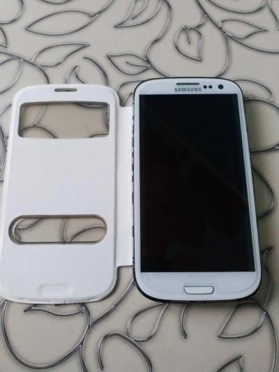 Лот: 7987648. Фото: 1. Samsung Galaxy S3 GT-I9300 16Gb... Кнопочные мобильные телефоны