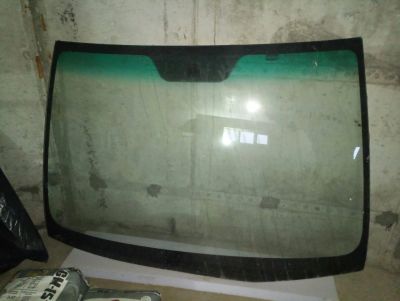 Лот: 19003793. Фото: 1. Лобовое стекло Toyota Isis. Кузов