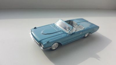 Лот: 10426860. Фото: 1. 1966 Ford Thunderbird (1:43). Автомоделизм