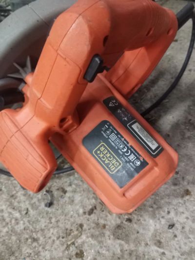 Лот: 24010949. Фото: 1. Пила циркулярная black decker. Электроинструмент
