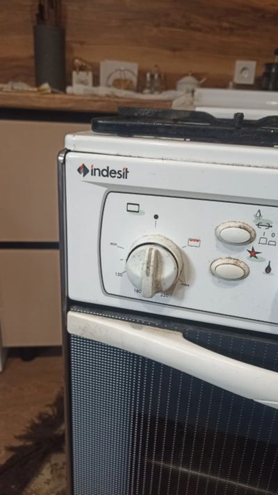 Лот: 25793950. Фото: 1. Газовая плита indesit. Плиты, духовые шкафы, варочные поверхности