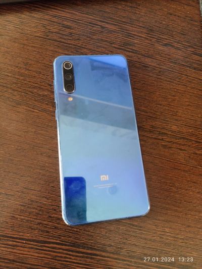 Лот: 21275827. Фото: 1. Xiaomi Mi 9 SE, 6/128 ГБ. Смартфоны