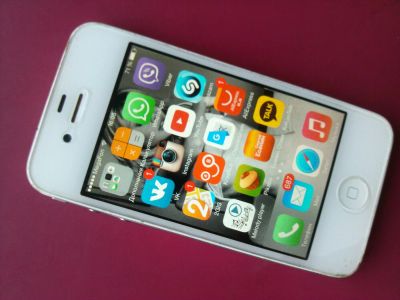 Лот: 6406943. Фото: 1. IPhone 4 8gb White. Смартфоны
