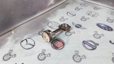 Лот: 23589165. Фото: 1. Поршень с шатуном Subaru R2 EN07D... Двигатель и элементы двигателя