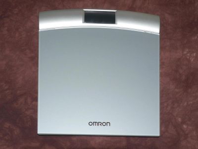 Лот: 8797570. Фото: 1. Весы напольные OMRON HN283. Остальная техника