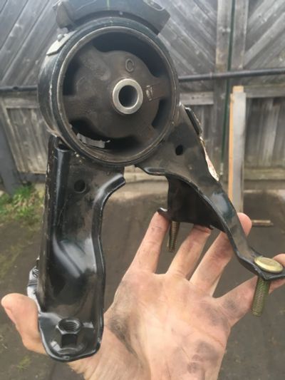Лот: 11597568. Фото: 1. Опора двигателя Toyota carina... Двигатель и элементы двигателя