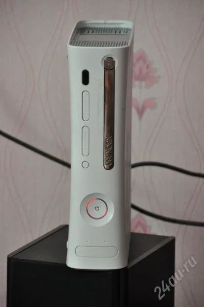 Лот: 132838. Фото: 1. белый XBOX 360, 3 Rings Of Death... Игровые приставки, консоли
