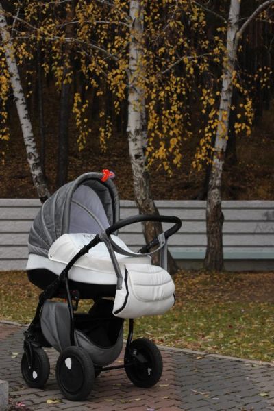 Лот: 4142118. Фото: 1. Коляска Zippy tutis silver plus... Коляски