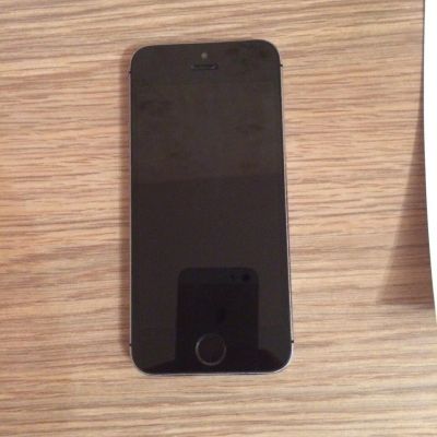 Лот: 6944051. Фото: 1. IPhone 5s 32GB серебристый. Смартфоны