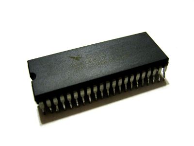Лот: 19537572. Фото: 1. TMP87CM38N-1F31, микросхема, процессор... Микросхемы