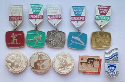 Лот: 16750191. Фото: 1. Значки Спортивные Красноярск лотом. Сувенирные