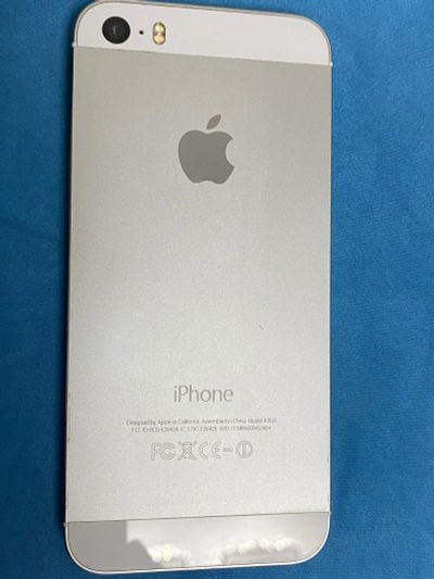 Лот: 18022300. Фото: 1. Apple iPhone 5s 16GB (серебряный... Смартфоны
