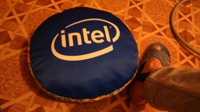 Лот: 4782499. Фото: 1. подушка intel. Одеяла, подушки