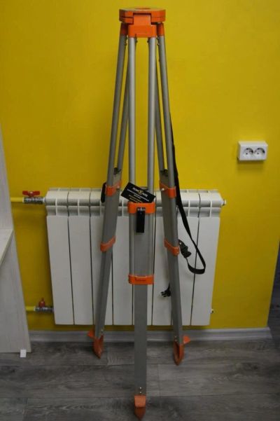 Лот: 10022665. Фото: 1. Продам штатив для оптического... Другое (инструмент и расходные)