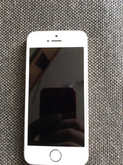 Лот: 9794365. Фото: 1. iPhone 5S Gold 64gb. Смартфоны