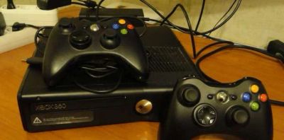 Лот: 8229638. Фото: 1. XBOX360Slim 750GB прошитый 2Джостик... Игровые приставки, консоли