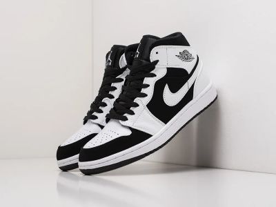 Лот: 17672912. Фото: 1. Кроссовки Nike Air Jordan 1 Mid. Кеды, кроссовки, слипоны