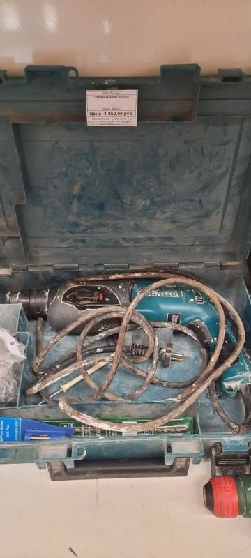 Лот: 16080352. Фото: 1. Перфоратор Makita HR2470; мт. Электроинструмент