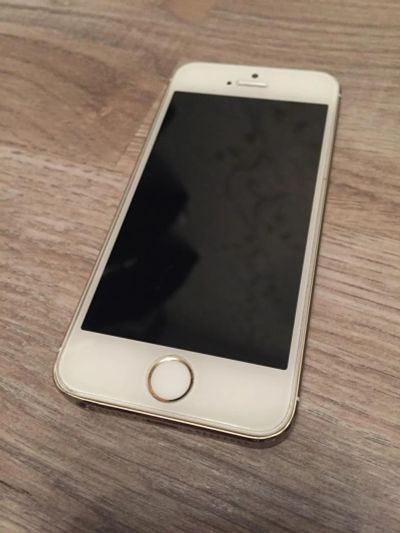 Лот: 7654422. Фото: 1. Iphone 5S Gold 16GB. Смартфоны
