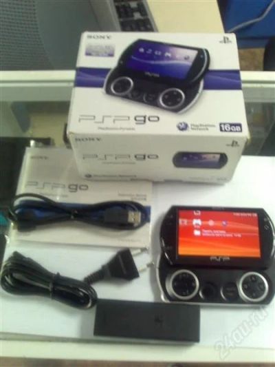 Лот: 1076274. Фото: 1. PSP GO 16Gb новая прошитая постоянной... Игровые приставки, консоли
