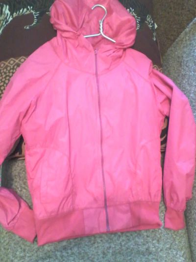 Лот: 4468484. Фото: 1. Куртка легкая розовая. 46 размер. Верхняя одежда