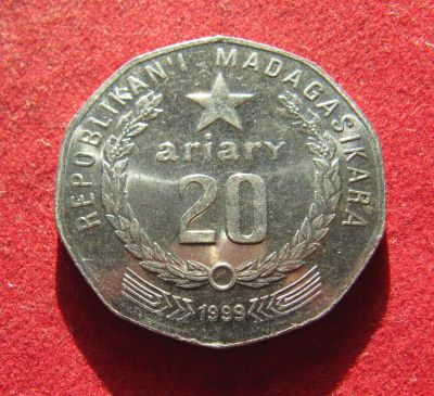 Лот: 19994985. Фото: 1. Мадагаскар 20 ариари, 1999 г... Африка