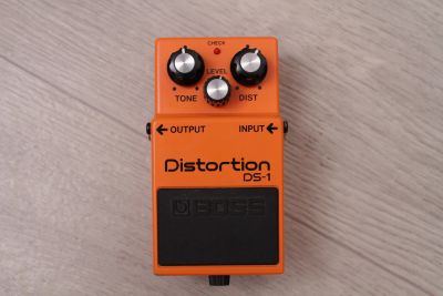 Лот: 15833532. Фото: 1. Гитарная педаль Boss DS-1 Distortion. Гитарные эффекты и комбоусилители