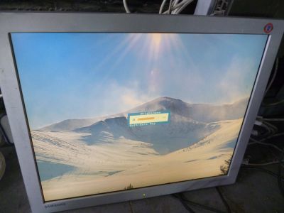 Лот: 11769611. Фото: 1. Монитор Samsung 192V без подставки. ЖК-мониторы