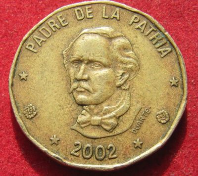 Лот: 18941036. Фото: 1. Доминикана 1 песо, 2002 г. Остальные страны