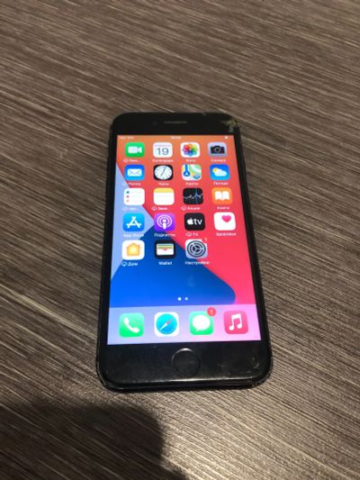 Лот: 16704771. Фото: 1. iPhone 7 32Gb Black. Смартфоны