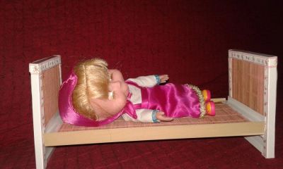 Лот: 10139133. Фото: 1. Кроватка для кукол. Авторские куклы, игрушки, поделки