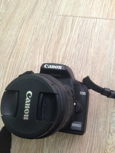 Лот: 8154821. Фото: 1. Зеркальная камера Canon EOS 1000D. Другое (фотокамеры)