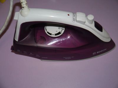 Лот: 7856501. Фото: 1. Утюг Bosch B1 2100w хорошее состояние... Утюги, парогенераторы, отпариватели