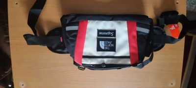 Лот: 16640593. Фото: 1. Сумка поясная TNF красная. Рюкзаки