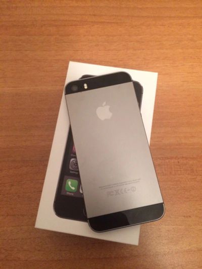 Лот: 8587990. Фото: 1. iPhone 5s 16gb space grey на гарантии. Смартфоны