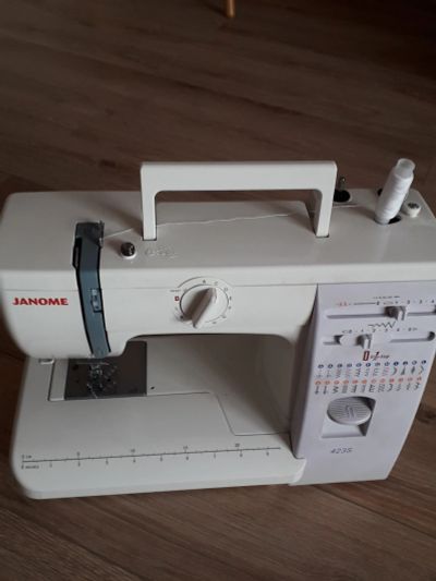 Лот: 20773192. Фото: 1. Швейная машина Janome 423 S. Швейная, вязальная
