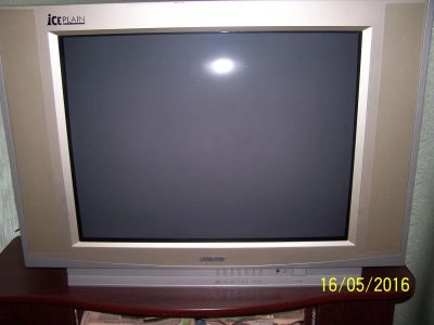 Лот: 6388015. Фото: 1. Большой телевизор 72см. Телевизоры