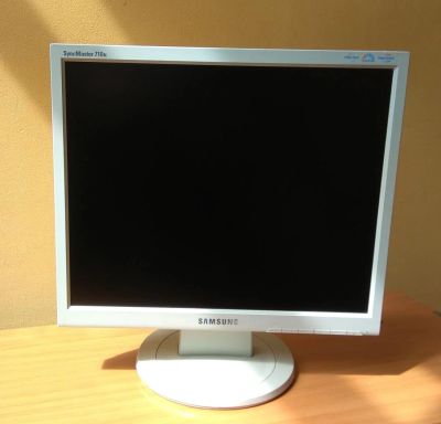 Лот: 11340279. Фото: 1. Монитор Samsung 710N (Лот 120218MO1... ЖК-мониторы